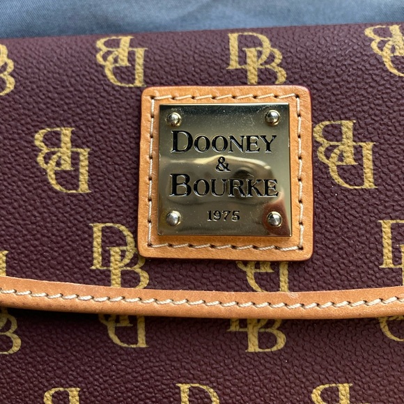 NWT Dooney & Bourke Gretta Signature Continental Wallet/Clutch - Picture 3 of 7